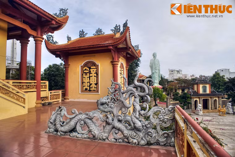 Nhờ cảnh quan kiến trúc đẹp cùng danh tiếng có từ lâu đời, chùa Long Khánh đã trở thành một địa điểm tham quan thu hút nhiều khách du lịch trong các hành trình khám phá thành phố Quy Nhơn.