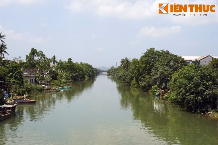 Nếu có dịp đến với xứ Huế, du khách không nên bỏ lỡ dịp ghé thăm sông Đông Ba để cảm nhận vẻ đẹp đậm chất Huế của dòng sông này.