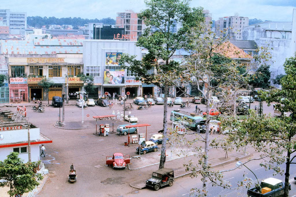 Rạp Lê Ngọc ở giao lộ Nguyễn Cư Trinh - Trần Hưng Đạo. Ảnh: 11thrru.org.