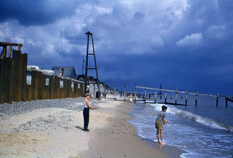 Bờ biển ở làng Kessingland, hạt Suffolk. Ảnh: Hardwicke Knight.