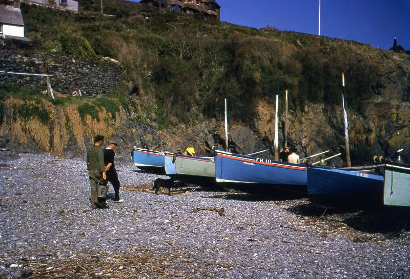 Bến thuyền của làng Cadgwith, hạt Cornwall. Ảnh: Hardwicke Knight.