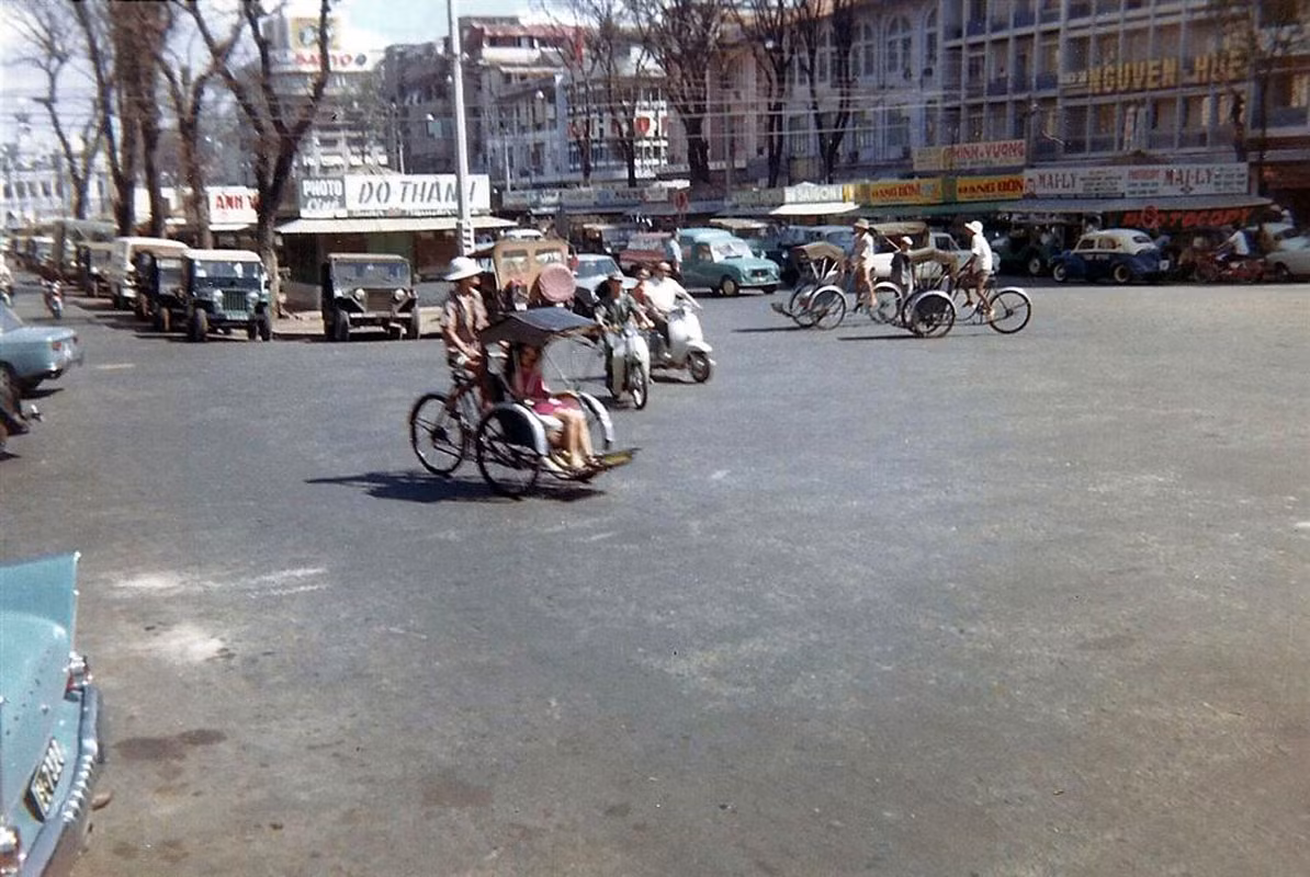 Trên đại lộ Nguyễn Huệ, Sài Gòn năm 1969. Ảnh: David Stromberger.