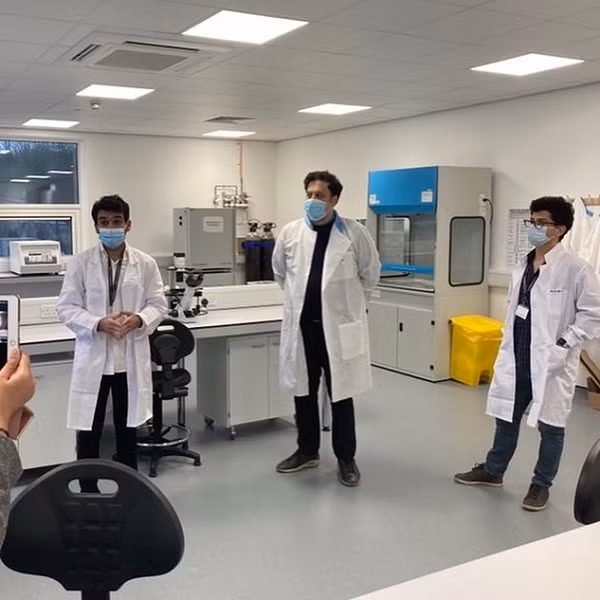 Cấu trúc nano trong công nghệ lớp phủ đảm bảo độ bền cao để bảo vệ kéo dài trong suốt thời gian sử dụng lớp phủ. Bên cạnh đó, nó đã đạt chứng nhận ISO 21702: 2019 dễ dàng được dùng ở nơi có mức độ tiếp xúc cao, và các khu vực có lượng người qua lại nhiều.