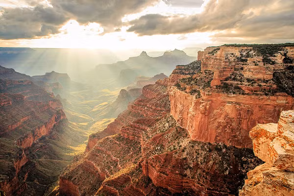 Vì vậy, các nhà khoa học cho rằng, Grand Canyon chính là bằng chứng sống động về "giai đoạn kiến tạo hỗn loạn" của siêu lục địa Rodinia. Phía Đông và Tây của Grand Canyon từng thuộc về 2 vùng hoàn toàn khác nhau, có điều kiện nhiệt độ khác xa nhau.