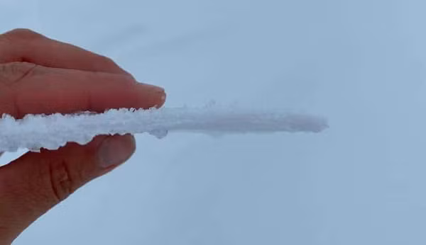 Mùa hè năm nay ở Greenland đã ghi nhận thực trạng ấm lên kỷ lục tới 20°C. Sóng nhiệt càng làm tăng tốc độ tan chảy của bề mặt lớp băng.