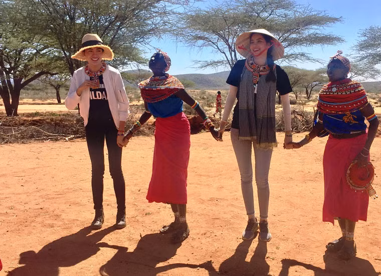 Pham Huong, Le Hang lang nguoi khi chung kien voi bi giet o Kenya