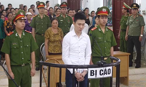 Nam sinh lop 11 giet co giao, dot xac lanh an 18 nam tu