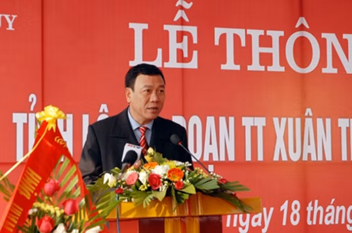 Ông Đoàn Hồng Phong - Bí thư Tỉnh ủy Nam Định Ông Đoàn Hồng Phong sinh ngày 02/01/1963 tại thị trấn Quỹ Nhất (Nghĩa Hưng, Nam Định), là Thạc sĩ Kinh tế. Ông Phong vào Đảng Cộng sản Việt Nam chính thức từ ngày 30/12/1994, từng nhận Huân chương Lao động hạng 3 (năm 2011). Ông Phong từng giữ chức vụ Ủy viên Ban Thường vụ Tỉnh ủy, Phó Chủ tịch UBND tỉnh Nam Định.