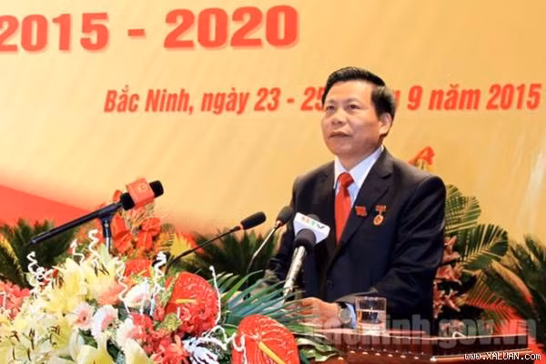 Ông Nguyễn Nhân Chiến - Bí thư tỉnh Bắc Ninh Ông Nguyễn Nhân Chiến, sinh ngày 20/02/1960 tại xã Tân Chi, (Tiên Du, Bắc Ninh); là Tiến sỹ Kinh tế. Trước khi tái đắc cử chức Bí thư, ông Chiến từng đảm nhận các chức vụ: Bí thư Thị ủy Bắc Ninh; Trưởng ban Tuyên giáo Tỉnh ủy Bắc Ninh; Phó Chủ tịch Thường trực UBND tỉnh Bắc Ninh; Chủ tịch UBND tỉnh Bắc Ninh; Bí thư Tỉnh ủy Bắc Ninh).