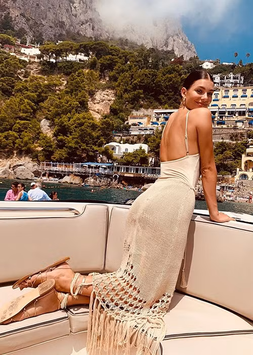 Camila là một trong nhiều bóng hồng vây quanh Leonardo.