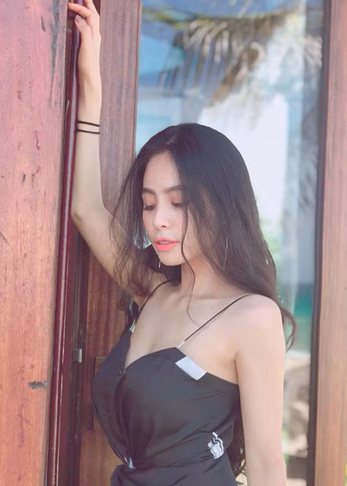 Dưới những bức ảnh gợi cảm của Kiều Anh, mẹ chồng của cô từng để lại bình luận khen ngợi: "Bao giờ tôi mới được đẹp như các cô đây".