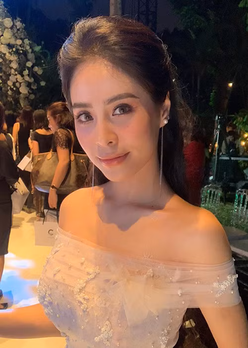 Tuy nhiên, mới đây, khi khoe clip nhảy múa bên chồng trong quán bar, Kiều Anh bị antifan chê bai "con nhà có giáo dục quá". Lập tức, nữ ca sĩ đáp trả: "Nhảy thôi chứ làm gì đâu mà liên quan đến giáo dục vậy".
