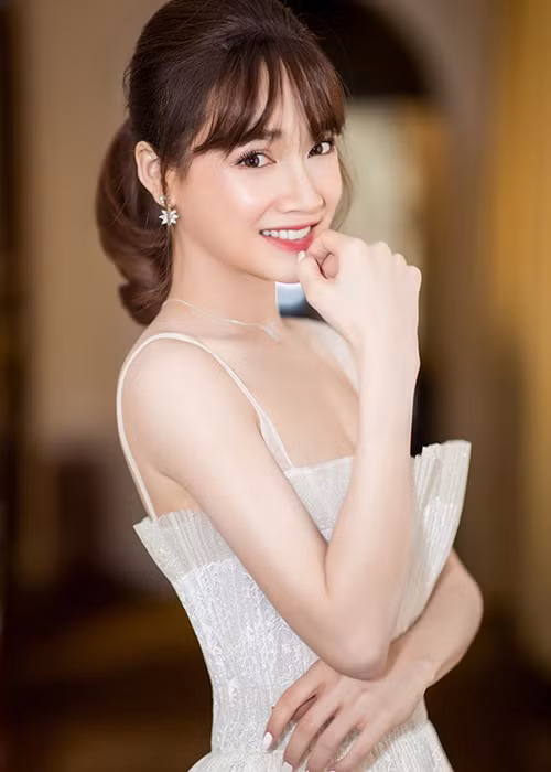Ông xã của Nhã Phương cũng bận rộn kiếm tiền từ các gameshow.