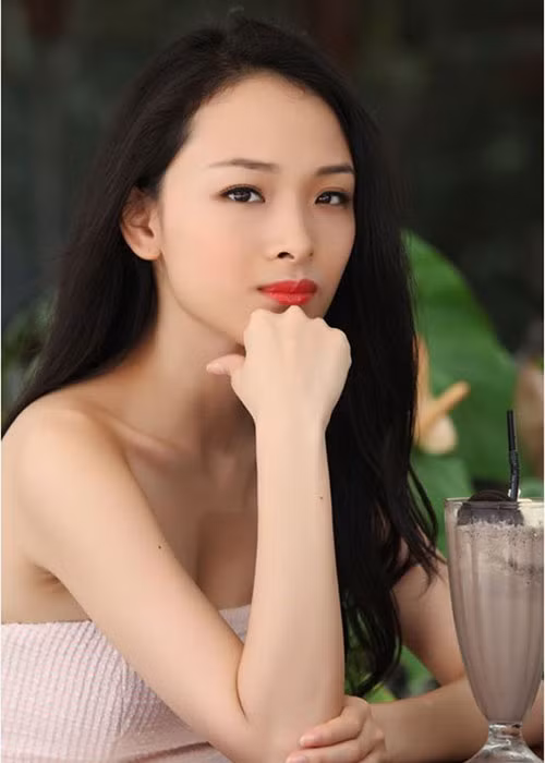 Ngày 29/6/2017, TAND TP HCM thay đổi biện pháp ngăn chặn, cho phép Phương Nga cùng người bạn Thùy Dung được tại ngoại, trả hồ sơ điều tra bổ sung. Ảnh: Dân Việt
