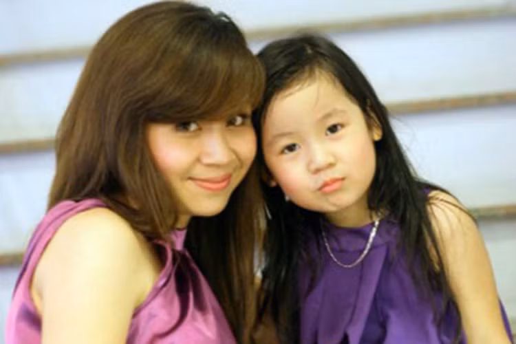 Lưu Thiên Hương từng chia sẻ bé Mimi thiệt thòi hơn so với nhiều bạn cùng lứa tuổi bởi nữ nhạc sĩ thường xuyên bận rộn với công việc.