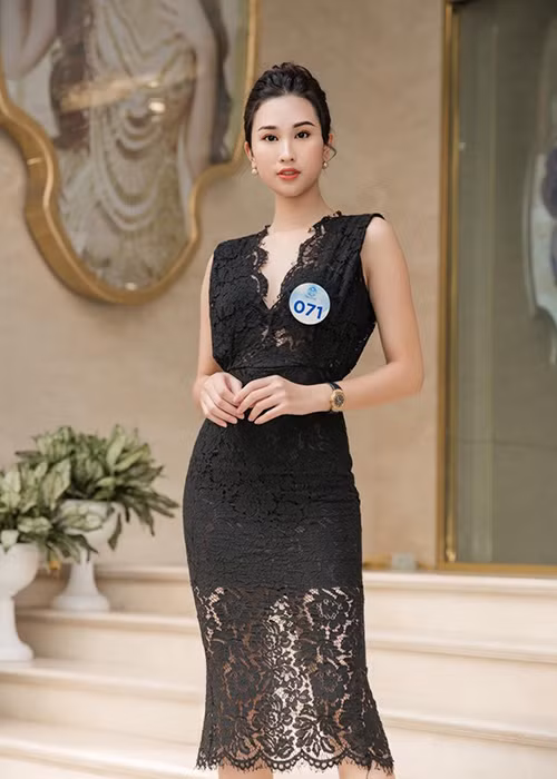 Năm 2017, Anh Thư đoạt vương miện cuộc thi Hoa hậu Phụ nữ Sắc Đẹp - Miss Beauty Woman.