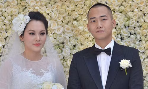 Năm 2013 khi đang ở đỉnh cao của sự nghiệp, siêu mẫu Ngọc Thạch quyết định kết hôn cùng chồng thiếu gia Đỗ Bình Dương khiến nhiều người tiếc nuối. Lúc đó, hôn lễ của chân dài này được tổ chức vào hàng "khủng", khi chi phí lên tới 7 tỷ đồng.