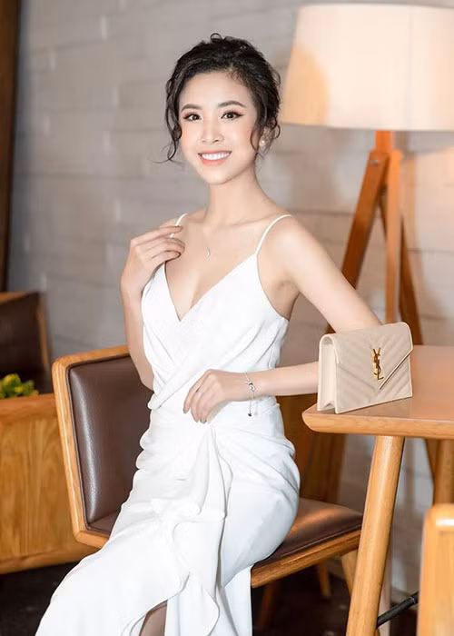 Tuy nhiên, hồi mới đoạt danh hiệu á hậu, Thúy An bị chê nói tiếng Anh bập bẹ. Hiện tại, chưa rõ khả năng tiếng Anh của cô tiến bộ ra sao.