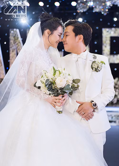 Mới đây, Nhã Phương công khai chuyện làm mẹ. Điều này không khiến khán giả bất ngờ. Trước đó, cô chia sẻ, khi đến thời điểm thích hợp sẽ công bố chuyện con cái.
