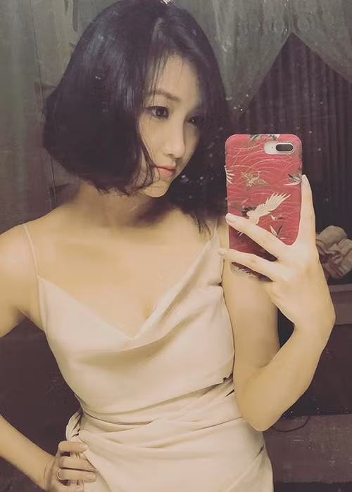 Vo hotgirl Lam Truong ban hang online goi cam vo doi