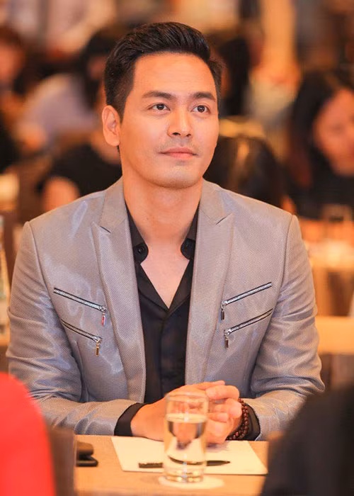 Nam MC thừa nhận anh không cập nhật tin cháy rừng ở Hà Tĩnh thường xuyên một phần vì tự ái nghĩ rằng sao mình phải làm theo lời người khác và sợ nếu mình bày tỏ sự đau xót rồi lại bị chửi là giả tạo, hay lại bị nghi ngờ là kêu gọi từ thiện.