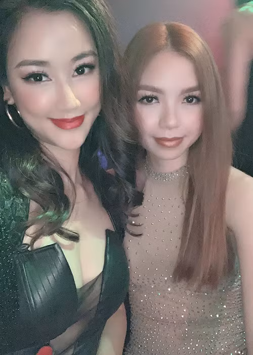 Cô đến nay vẫn giấu danh tính và hình ảnh bố của con gái.