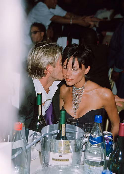 Năm 1999, Victoria hạ sinh con trai đầu lòng đồng thời tổ chức đám cưới với David Beckham.