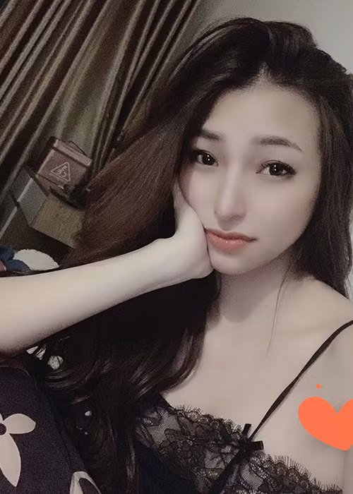 Hot girl đến từ Kiến Giang yêu thích phong cách quyến rũ.