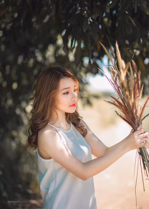 Theo Người nổi tiếng, Yến Hana sinh năm 1995 đến từ Kiên Giang.