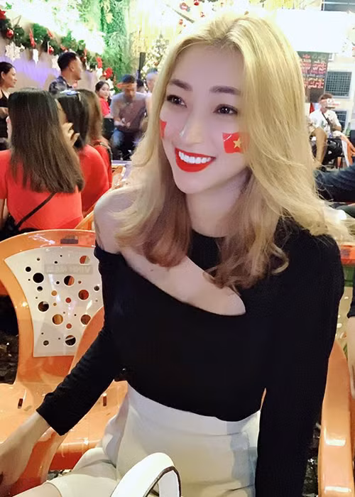 Ở một chia sẻ khác, cô viết: "Cám ơn ai đó không lấy tôi làm vợ để tôi biết được giá trị của cuộc đời là gì".