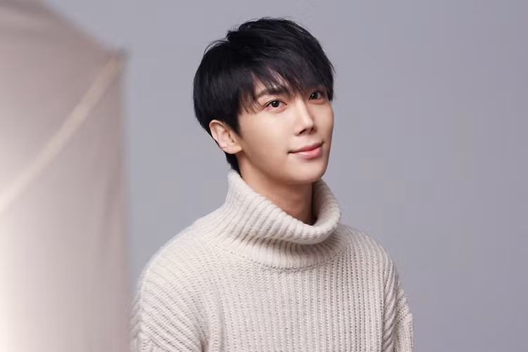 Cựu thành viên nhóm nhạc SS501 từng vướng ồn ào đời tư khi bị bạn gái cũ Song Hye Myung tố bội bạc.