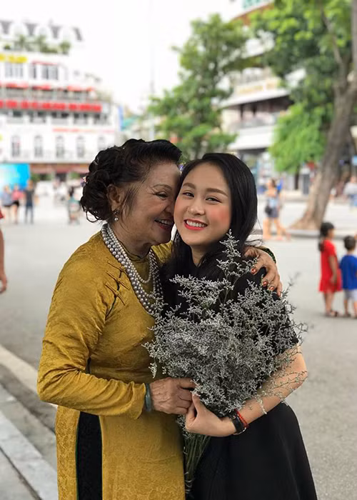 Thiện Thanh xinh như hot girl nhưng chiều cao của cô nàng lại khá khiêm tốn.