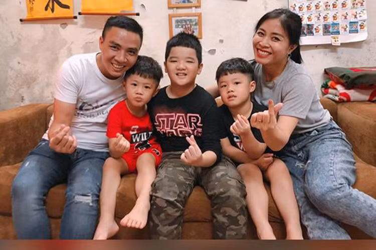 Sau khi kết thúc cuộc hôn nhân êm đẹp với Trung Nghĩa, Hoàng Linh đến với quay phim Mạnh Hùng. Hiện, cặp đôi sống chung một nhà.
