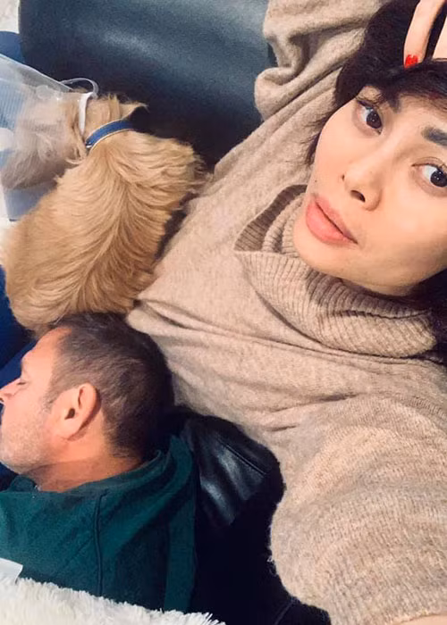 Theo lời Ngọc Anh, mối quan hệ giữa con trai riêng của cô và ông xã hiện tại rất tốt.