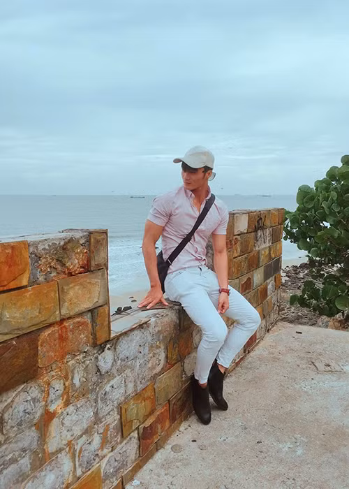 Phúc Nguyễn - đại diện ban tổ chức Mister Việt Nam mong khán giả cho Tấn Phát cơ hội sửa sai, tiếp tục tham gia cuộc thi.