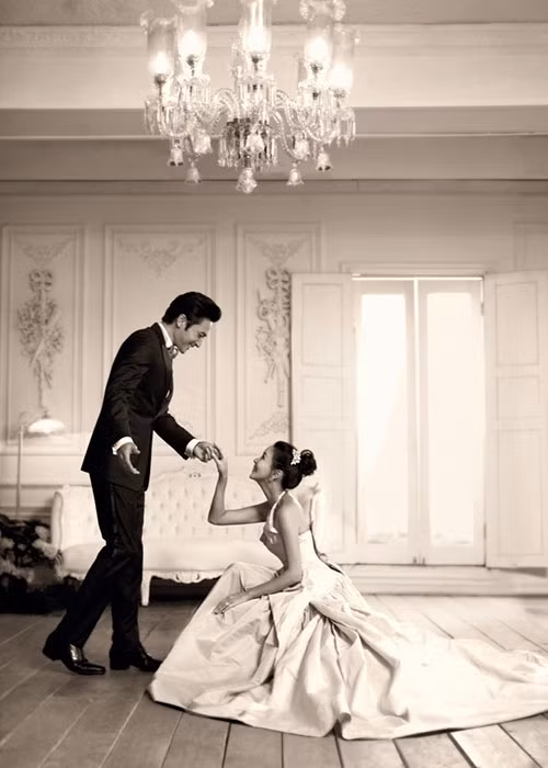 Đều là ngôi sao hàng đầu Hàn Quốc, Jang Dong Gun - Go So Young đã chi 1 hơn triệu USD cho đám cưới.