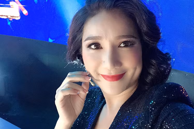 Ngoài đóng phim, Cát Tường còn làm MC các chương trình truyền hình.