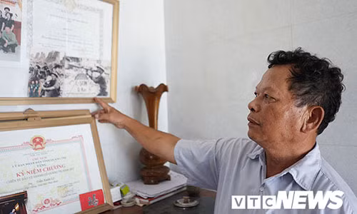 Doan ket hanh trinh tim nguoi linh trong buc anh noi tieng cuoc chien chong TQ