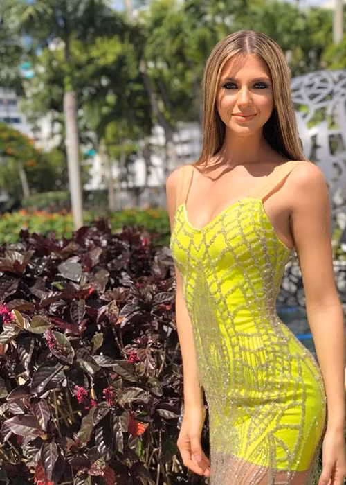Madison là Á hậu 3 cuộc thi Hoa hậu Hòa bình Quốc tế 2016. Cô từng được chuyên trang sắc đẹp Global Beauties bình chọn là mỹ nhân đương đại quyến rũ nhất 2017.