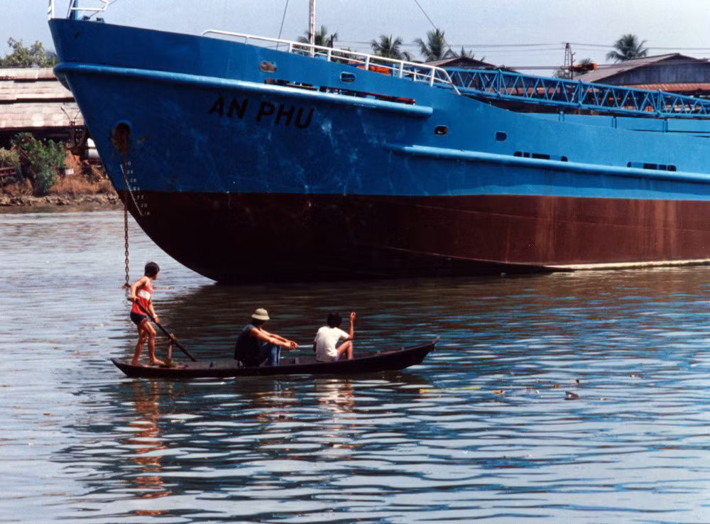 Chuyến đò trên sông Sài Gòn.