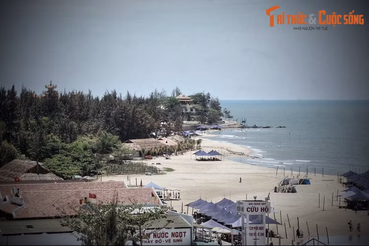 Vài hôm sau, xác Cô trôi dạt vào Hòn Hang. Một cụ già ở làng Phước Hải phát hiện. Ngư dân Phước Hải chôn cất Cô trên đồi cát gần nơi tìm thấy xác Cô (đó là mộ Cô bây giờ).