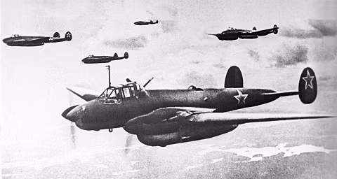Máy bay ném bom Pe-2.