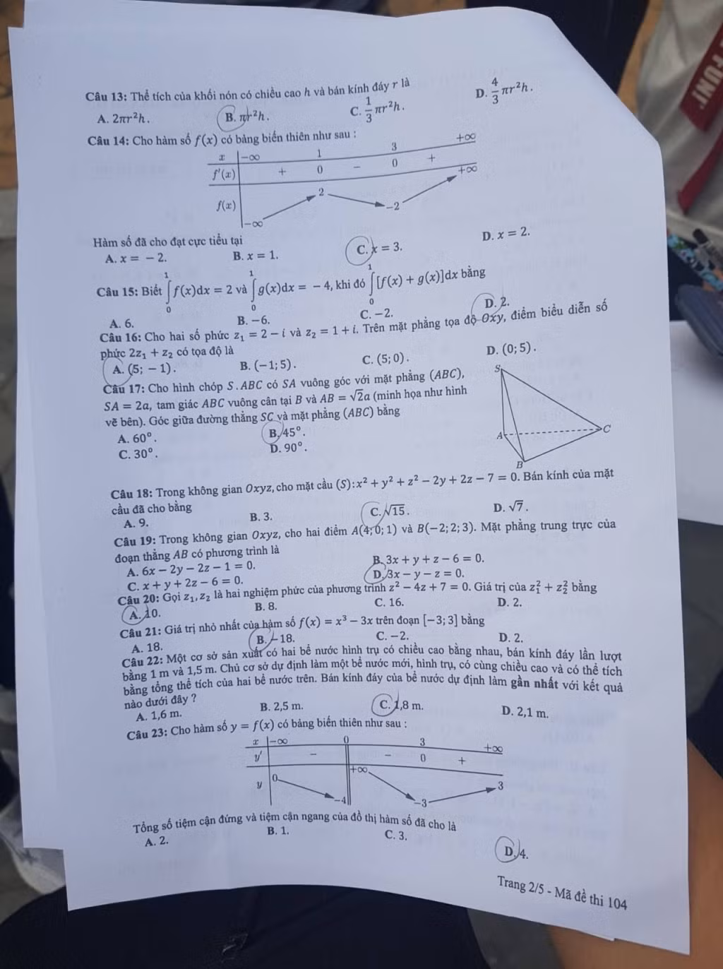 Đề thi Toán mã 104.