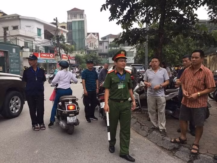 Hon 887.000 thi Ngu Van THPT de thi: Ai da dat ten cho dong song-Hinh-12