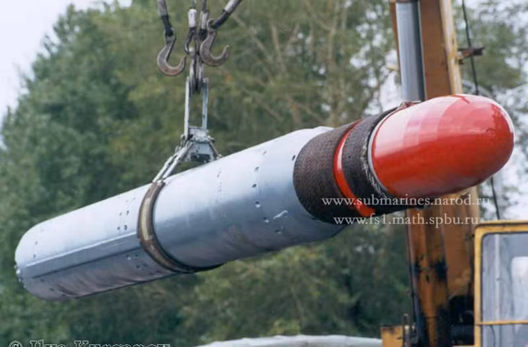 Hoặc có thể bắn tên lửa chống ngầm RPK-2 Viyuga đạt tầm phóng 35-45km với đầu đạn hạt nhạn 5kt hoặc ngư lôi Type 40 tự tìm diệt tàu ngầm.