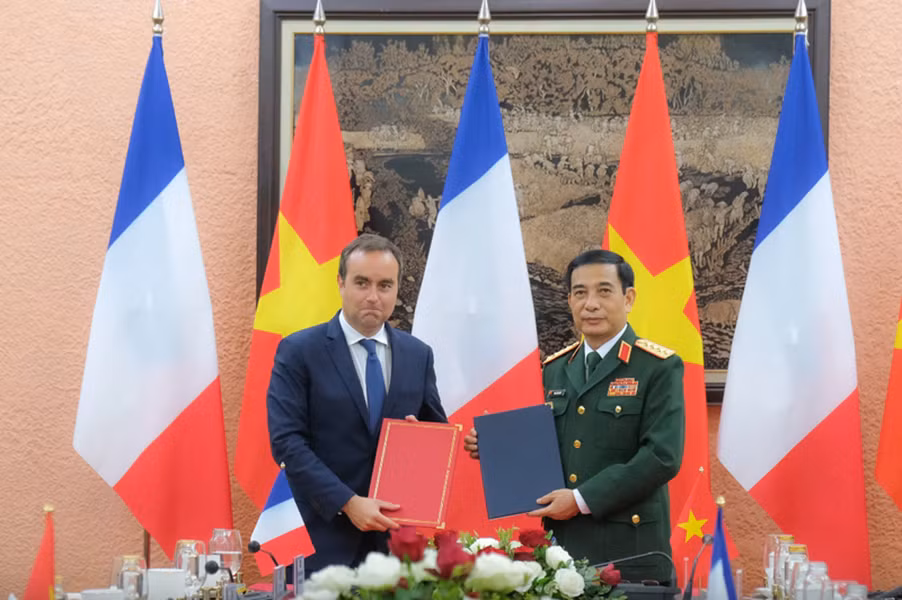 Theo giới quan sát, ngay cả khi mọi thứ nêu trên vẫn có vẻ chung chung, thì việc Việt Nam có ý định thắt chặt hợp tác quốc phòng với Pháp khi nâng cấp quan hệ đối tác lên mức chiến lược toàn diện đã là một sự thay đổi mang tính kiến tạo trên thị trường vũ khí thế giới.