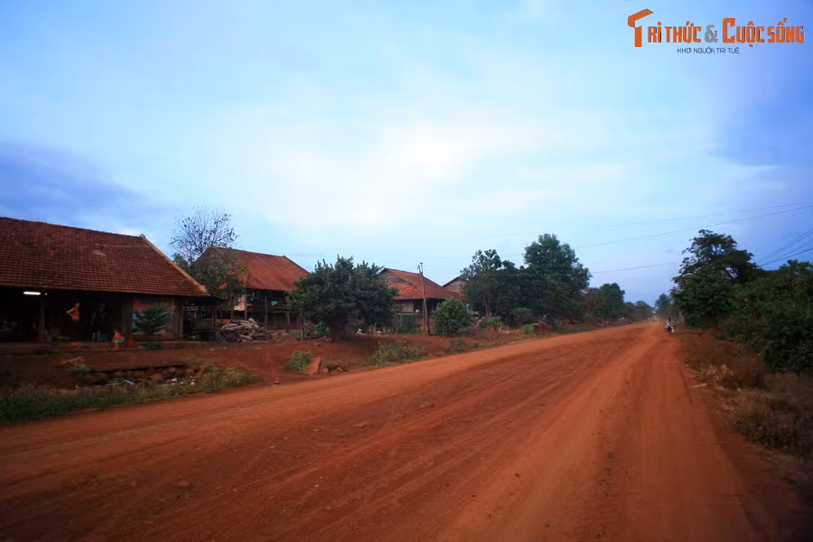 Truyền thuyết lạ lý giải vì sao đất Tây Nguyên “đỏ rực như lửa" Truyen thuyet la ly giai vi sao dat Tay Nguyen “do ruc nhu lua