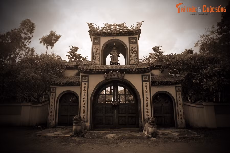 Càng về sau, nhiều người dân đến thảo am để nghe giảng Phật pháp. Kể từ đó, danh tiếng của am và vị thiền sư lan rộng khắp nơi và truyền đến tai chúa Nguyễn Phúc Chu. Am do ngài lập được chúa ban tặng biển ngạch “Sắc Tứ Thiên Ấn Tự”.