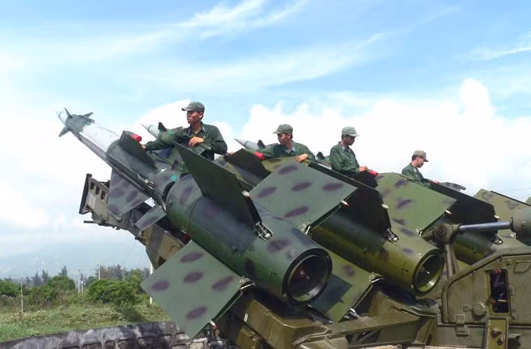 Tổ hợp tên lửa phòng không Pechora S-125 là một trong những hỏa lực tầm cao chủ yếu trong bảo vệ bầu trời tổ quốc.