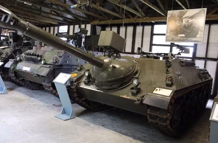 Pháo tự hành chống tăng Kanonenjagdpanzer phục vụ tích cực trong Quân đội Đức và Bỉ suốt từ năm 1965-1990 mới bắt đầu bị loại khỏi trang bị.